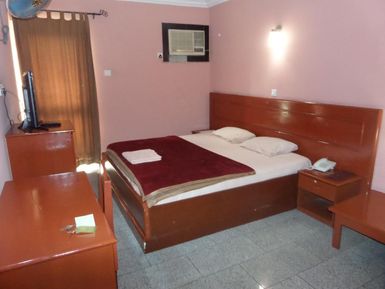 Hotel Newcastle Lagos Exterior photo